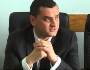 Të gjithë jepni dorëheqjen”, spastrime pa motivacion nga administrata