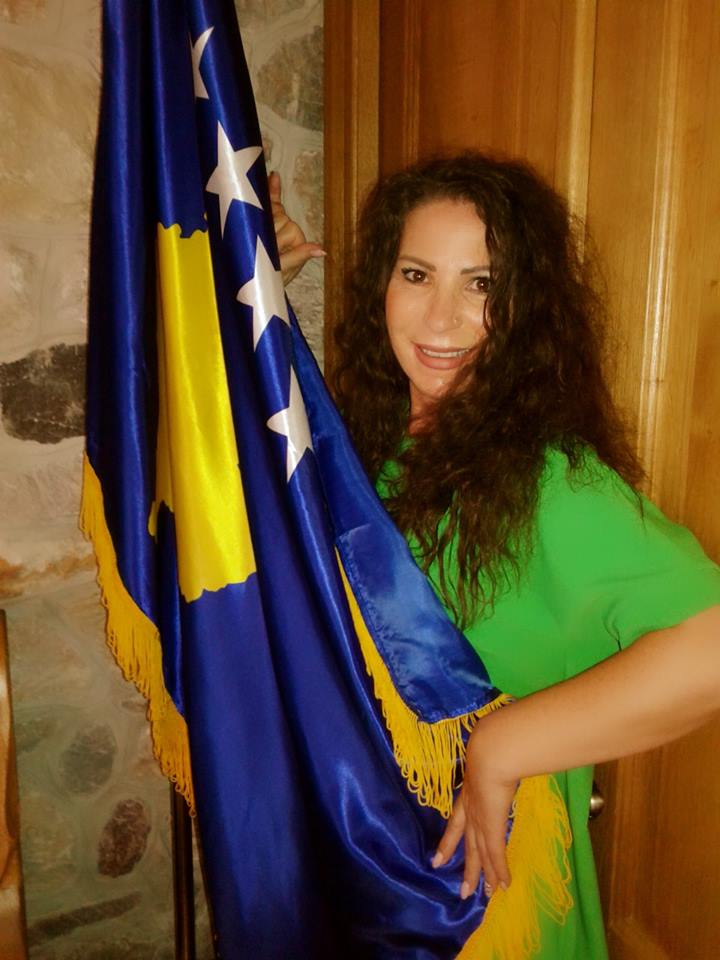 Poetja e dashuruar?/Ndaje menjen, e l’shoeTiranën, o ta l’shoj unë Prishtinën