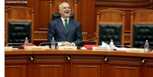Ju shplaft mortja, na e nxitë jetën’, Rama i kthehet adashit: Po pse, t’u mërzit vetura?