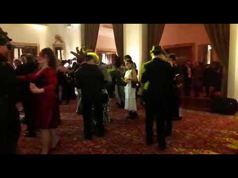 BALLO shqiptare  PA MASKA