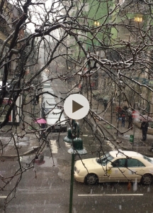 VIDEO/Dëborë bie në Tiranë