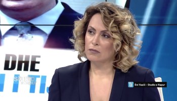 FOTO/ Eni Vasili në shtëpi me kredi? Sapo bleu një vilë 168 mijë euro në Gjirin e Lalzit