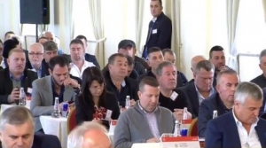 FOTOLAJM/ Siguri maksimale  në sallë, ja “të rëndësishmit” që mungojnë në Asamble