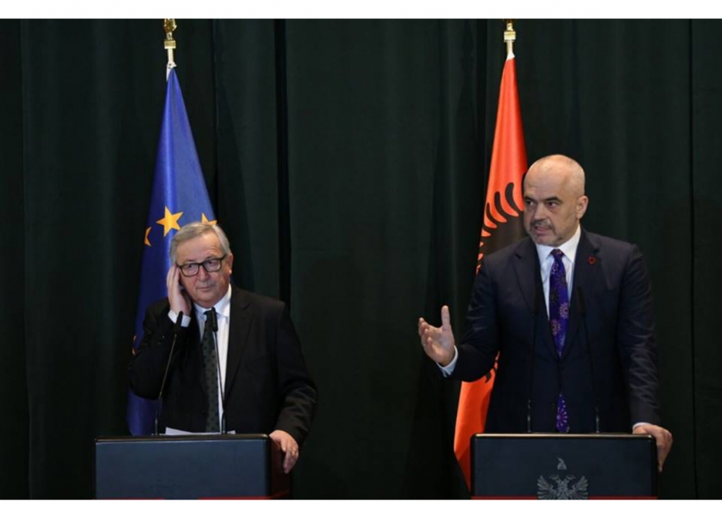 Deklarata e një pijaneci të sprovuar si Juncker në pritje të dëborës në Tiranë