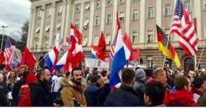 Ju lutem mos e shisni detin te gjithë. Ruajeni një copë ku të mbytemi!