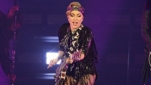 Dëmtohet Lady Gaga