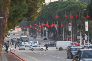 FOTOT / Tirana pushtohet nga zemrat e “Bashkise”