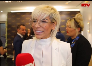 FOTOT/ Ndryshimi që këngëtarja Valbona Mema i ka bërë fytyrës, shihni çfarë ka pësuar