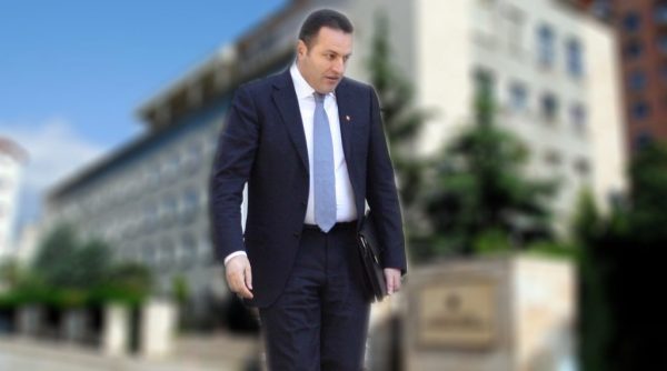 Vendimi/ DASH publikon notën zyrtare që ndalon Llallën dhe familjen e tij të hyjë në USA