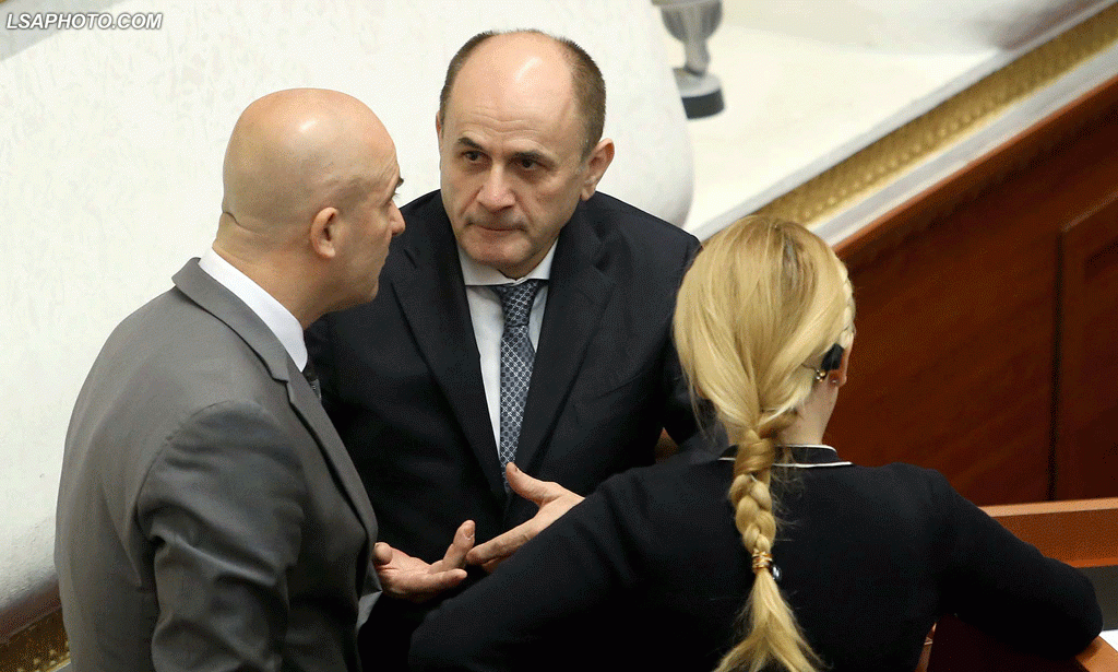 Astrit Veliaj drejt Parlamentit, flet dhe për dorëheqjet e grave kandidate