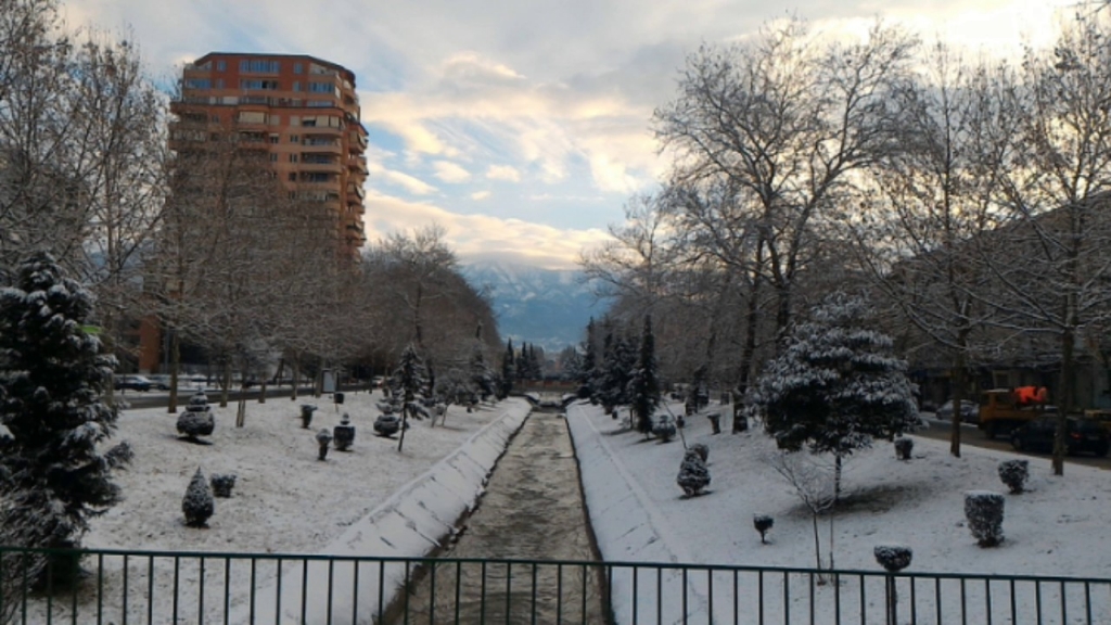 Moti/   Javën e ardhshme priten reshje dëbore dhe në Tiranë