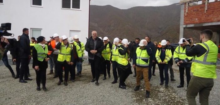 Vizita e Ramës në Mirditë, banorët i kërkojnë të përfshijë edhe Dom Gjonin në listën e fshatrave turistikë