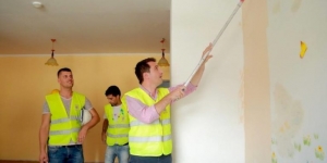 Erion Veliaj e rikonstruktoi vetëm para 1 viti – Mësueses i bie suvaja në kokë