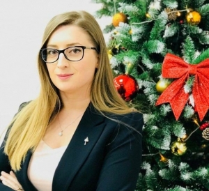 Gazetarja Esiona Konomi:Ramës ja sjellin pjesëmarrësit në takime me porosi