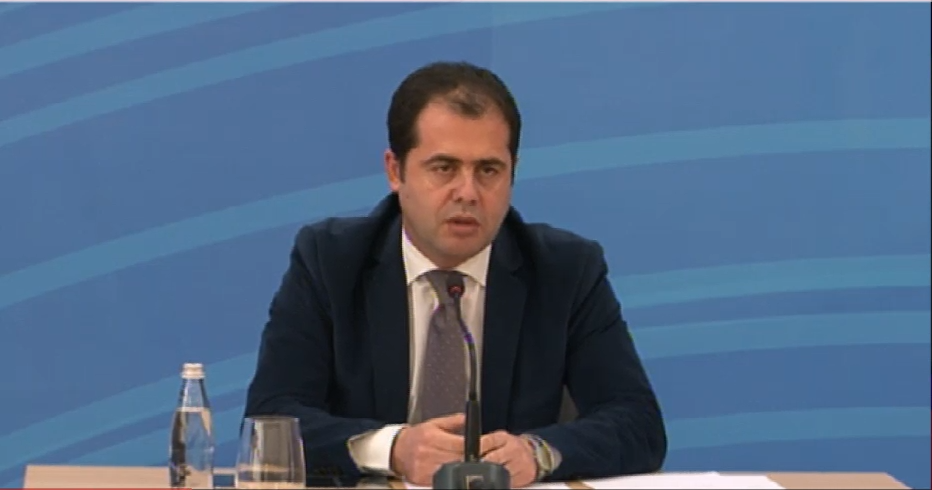 LIVE/ Deputeti demokrat zbardh shkeljet me anëtarët e KLP dhe KLGJ: Votimi dje nul!
