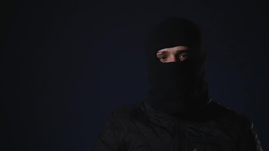 Djegia e makinës së biznesmenit në Vlorë…