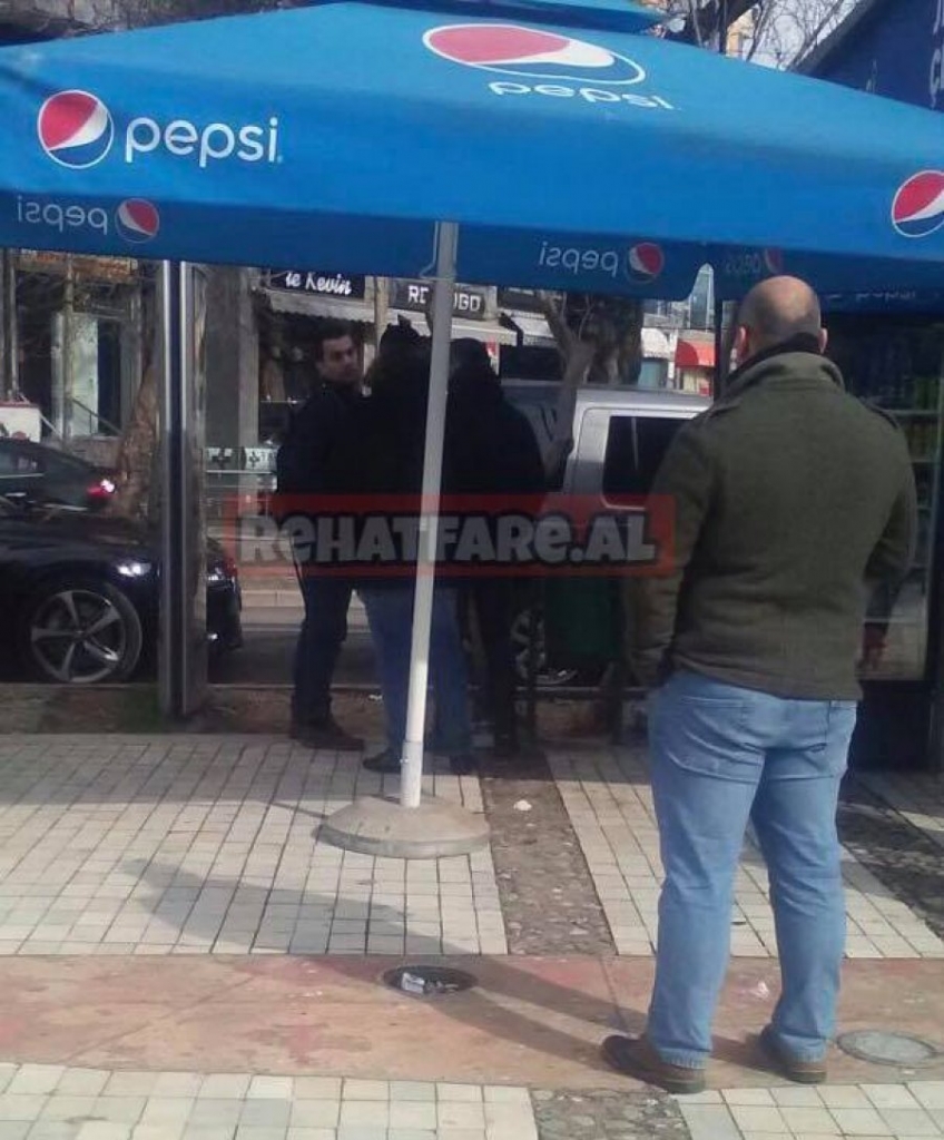 Protestoi kundër fabrikës së plehrave në Verri, policia ndalon avokatin