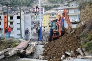 Shteti dorëzohet për rrëshkitjen e dheut në Gjirokastër, Bashkia ia beson privatit