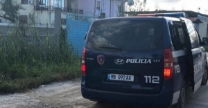 Tropojë, qëllon me thikë të riun, arrestohet 23 vjeçari