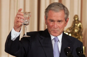 Ish-presidenti George W. Bush uron Kosovën për 10-vjetorin e Pavarësisë: Zoti ju bekoftë!