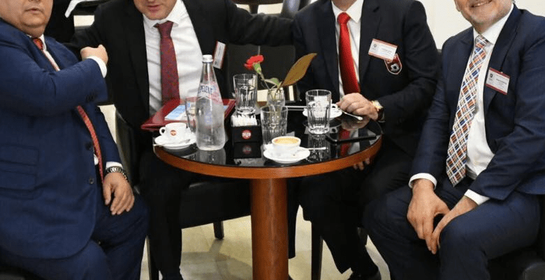Kush i uli në një tavolinë Bashkim Finon dhe Armando Dukën