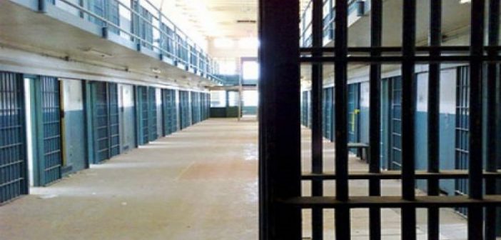 Policia greke arreston shqiptarin pak minuta para se të arratisej nga burgu