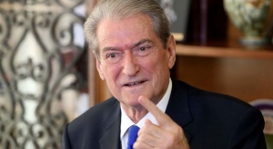 Berisha godet Ramën: Po e mbështet projektin e Vuçiqit për ndarjen e Kosovës