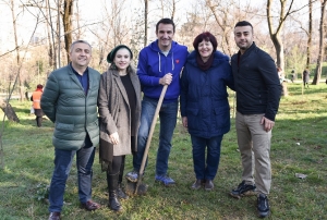 Në rresht për një-Veliaj përdor 45 artistët e Teatrit të Metropolit