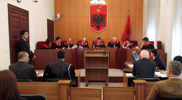 “Kolapsi” në Gjykatën Kushtetuese, PS dhe PD i përgjigjen thirrjes së Metës