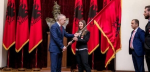 Lojërat Olimpike Dimërore 2018, Presidenti Meta i dorëzon flamurin kombëtares shqiptare