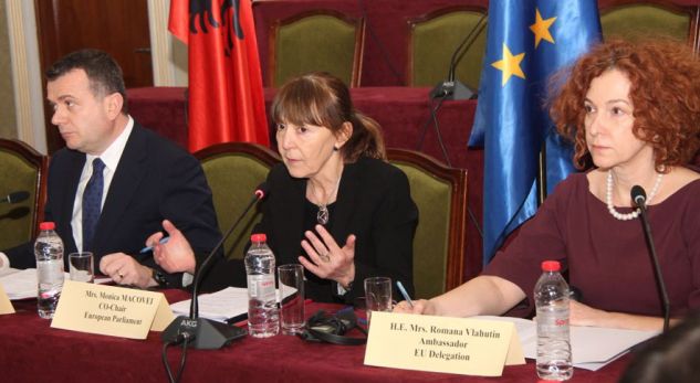 Çelja e negociatave me Shqipërinë, Macovei: Partitë politike duhet të jenë bashkë