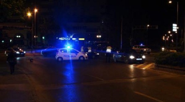 Aksident në Korçë, makina humb kontrollin bie nga ura