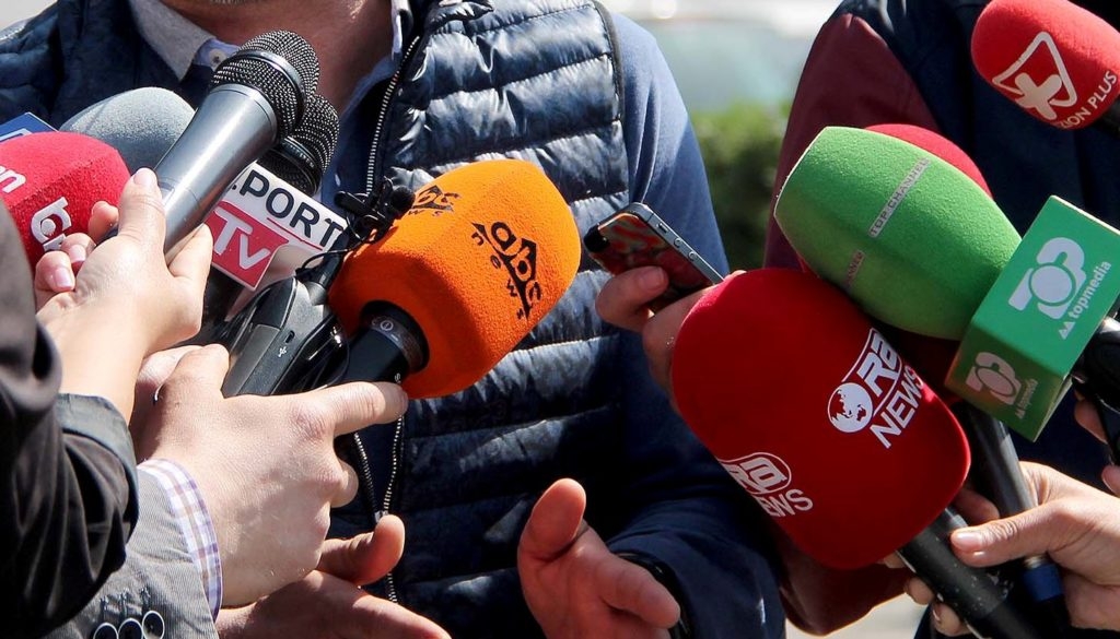 Media në krizë: Televizionet pa fitime, “online” mund print-in