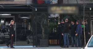 Plagosja e dyfishtë në Tiranë, arrestohet ‘armiku’ i Shullazit dhe një tjetër