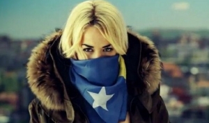 Serbi nuk përmbahet pas postimit të Rita Orës për Kosovën, këngëtarja i “tregon vendin”