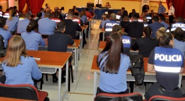 Policët ‘studentë’ paguajnë 4 mijë lekë testin e drogës, kur duhej të ishte falas!