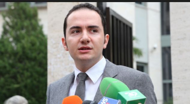 “Salianji” ndez në të qeshura Kuvendin, debat për të mos u humbur Rama-Berisha