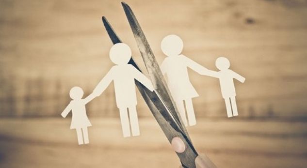 Historia e trishtë, vëllezërit ndahen nga njëri-tjetri pas divorcit të prindërve