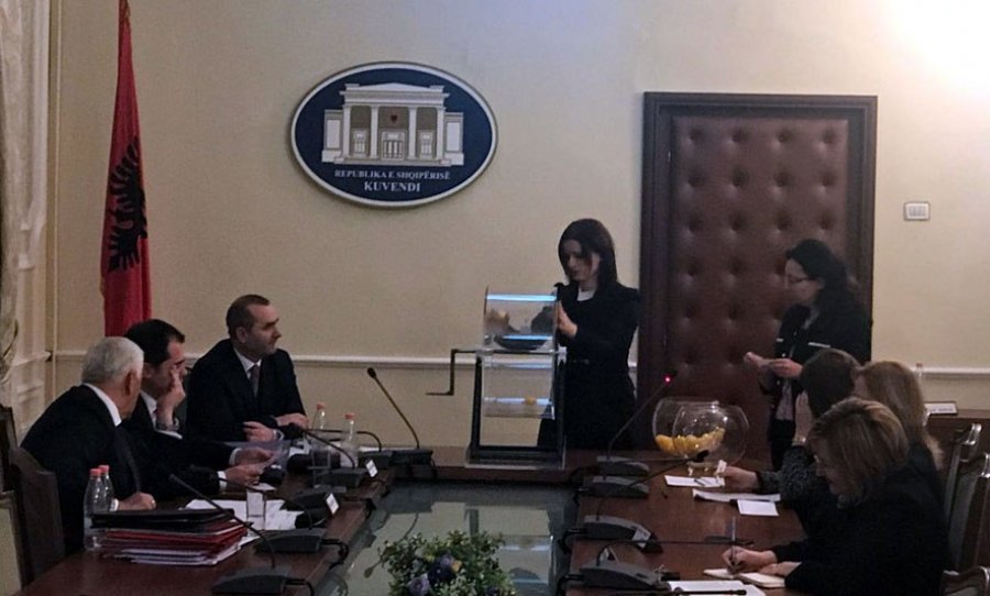 Vendimet politike të dy anëtarëve të KLP-KLGJ: Dënime edhe për rrëzimin e bustit të Enver…