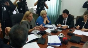 Sherr në kuvend mes ministres Nikolla dhe deputetes Vokshi