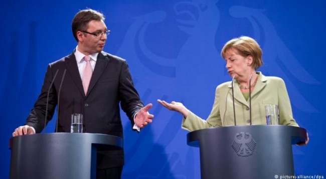 Merkel-Vuçiqit: Bëni zgjidhje kontraktuale me Kosovën