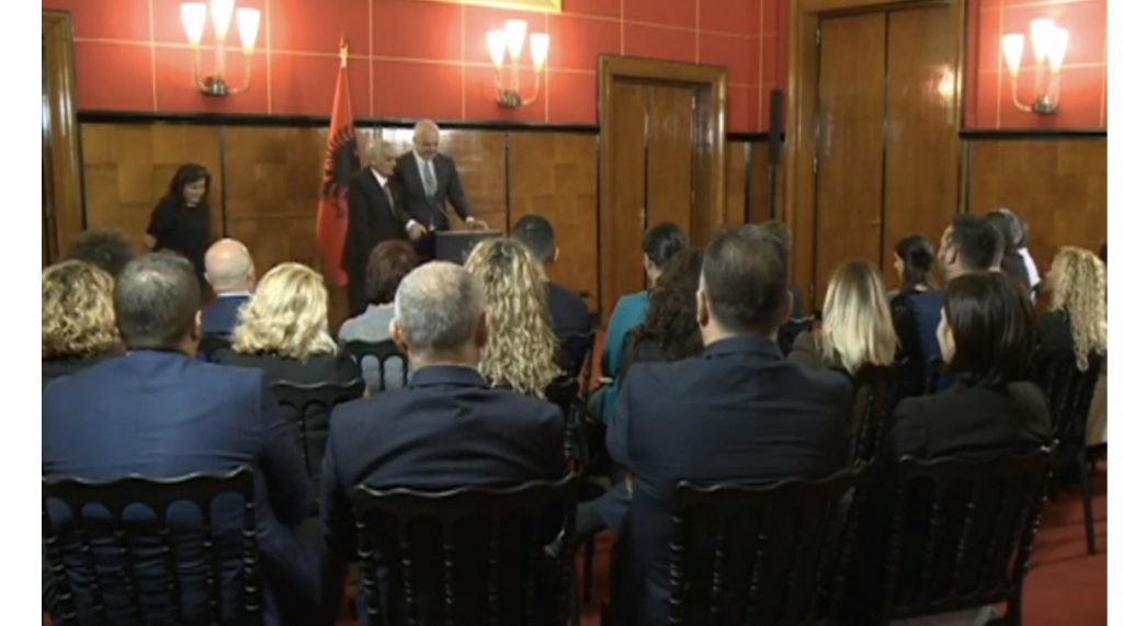 Rama: “Me një klik gjen një mik”,  dhe tamam mik që të zgjidh hallin…