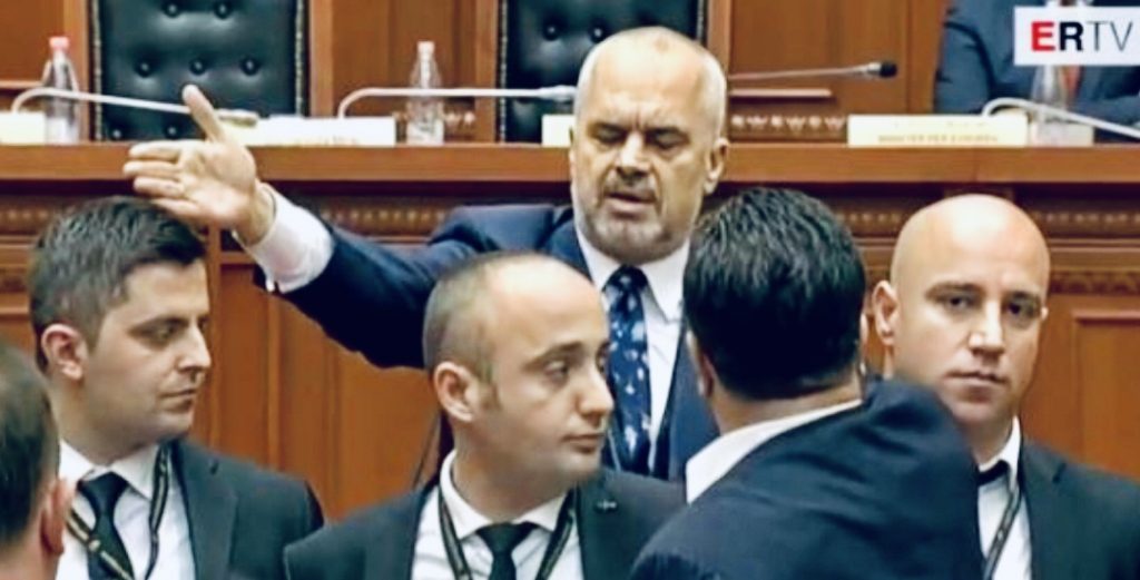 Deputetët pijanecë,  dhe te droguar zbulohet vendimi i Byrosë së Kuvendit.