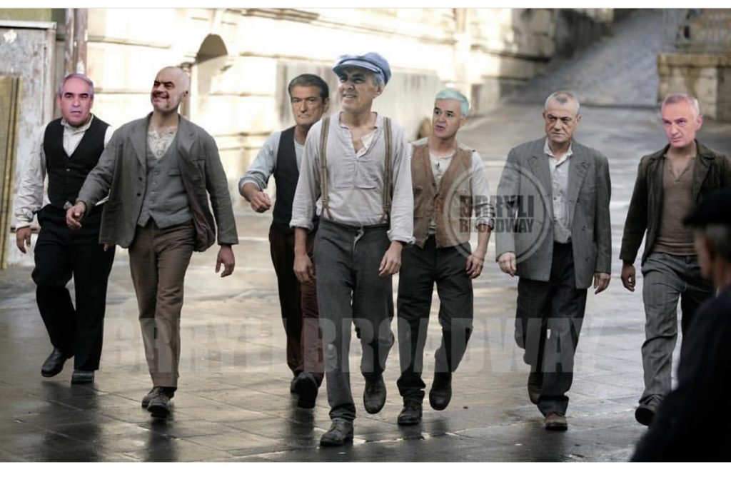 Fotohumor/Banda më  e madhe në  Shqipëri