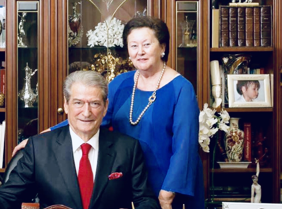 Ish-Kryeministri  Berisha feston 74 vjetorin