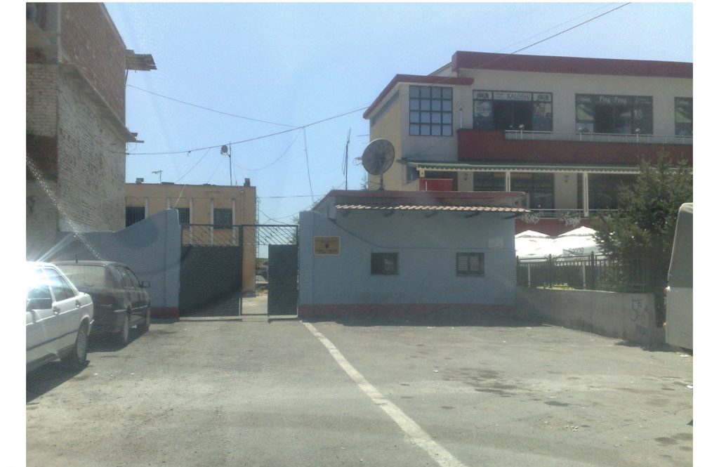 Shpërthim natën, tritol në oborrin mes dy banesave. Policia jep detajet