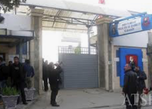 Me armë në dorë, kërcënoi një person, arrestohet 34 vjeçari në Elbasan. Emri