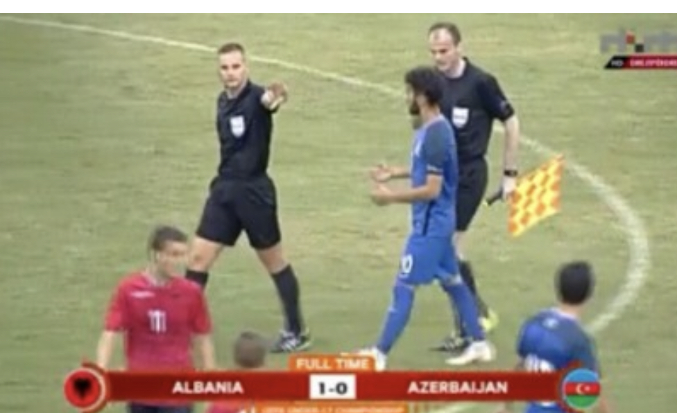 VIDEO/ Tre kartonë të kuq, Shqipëria fiton mes tensionit ndaj Azerbajxhanit