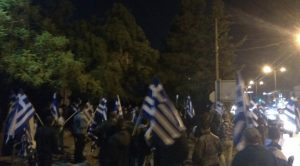 VIDEO/ Tensionet situata, “Agimi i Artë” protestë para Ambasadës Shqiptare në Athinë, mbyllen rrugët