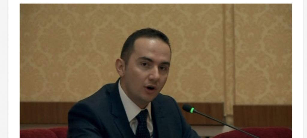 Vetingu për politikanët/ Salianji braktis mbledhjen: S’duam më teatër për qytetarët, për ta…